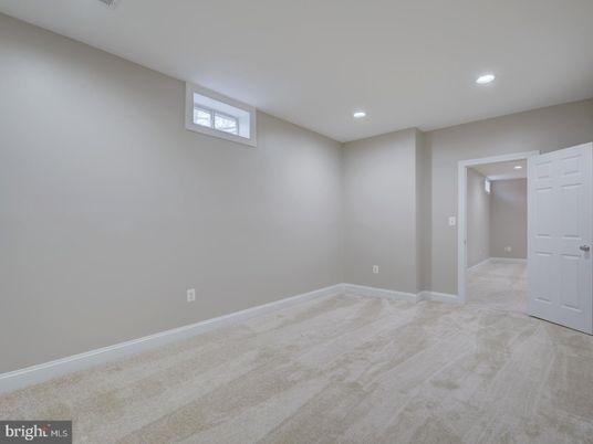 Empty room, Interior, Recessed Lighting