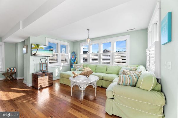 Interior, Living room, Pendant Lights, Wood Texture Flooring