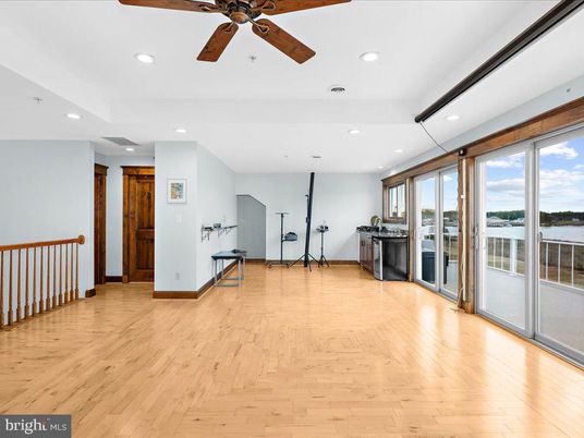 Interior, Recessed Lighting, Water, Wood Texture Flooring