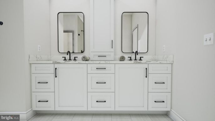 Bathroom, Dual Sink Vanities, Interior