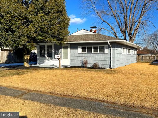 Backyard, Exterior, Facade, Ranch