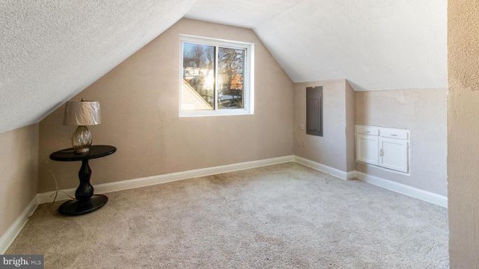 Empty room, Interior
