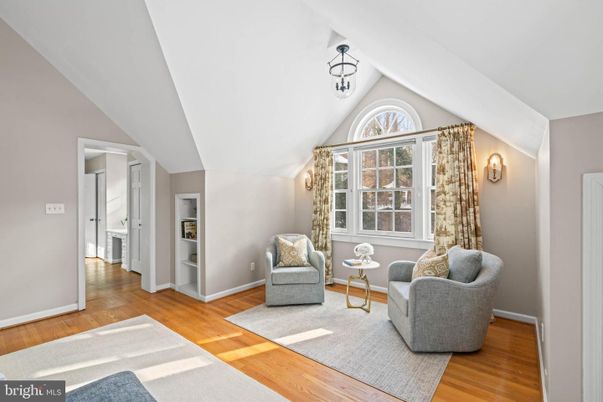 Interior, Pendant Lights, Wood Texture Flooring
