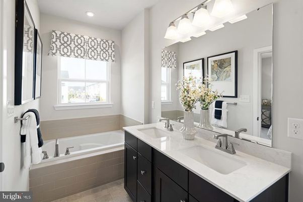 Bathroom, Dual Sink Vanities, Interior, Recessed Lighting