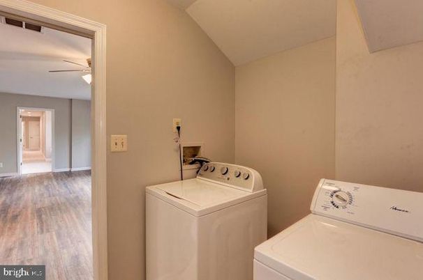 Interior, Washer, Wood Texture Flooring