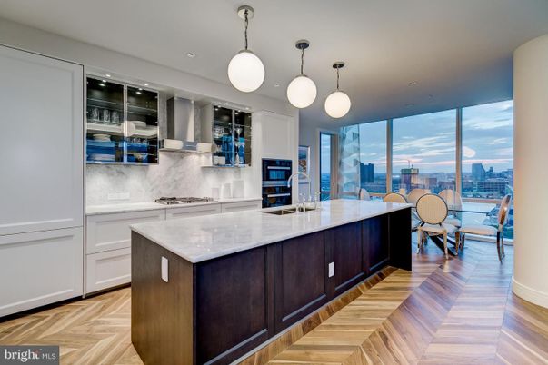 Dining room, Interior, Kitchen, Pendant Lights, Recessed Lighting, Wood Texture Flooring