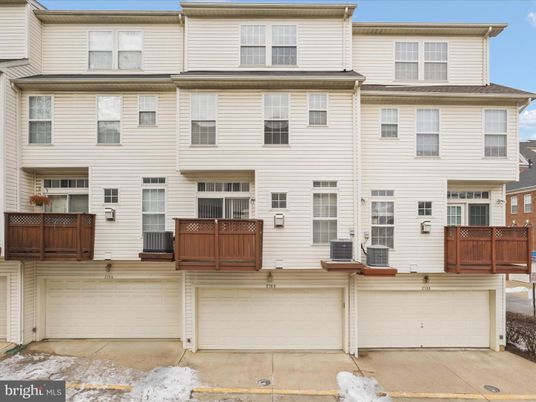 Attached, Exterior, Facade, Rowhouse