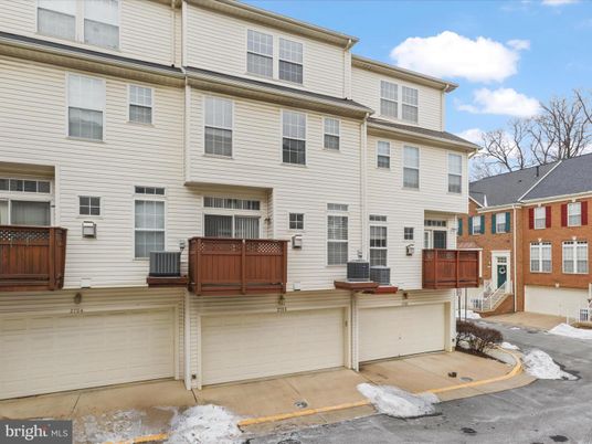 Attached, Exterior, Facade, Rowhouse