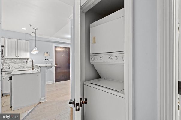 Interior, Kitchen, Pendant Lights, Recessed Lighting, Utility Closets, Washer, Wood Texture Flooring
