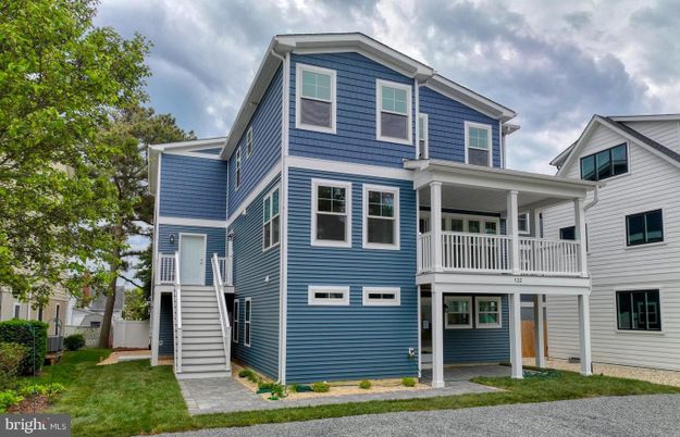 Exterior, Facade, Rowhouse