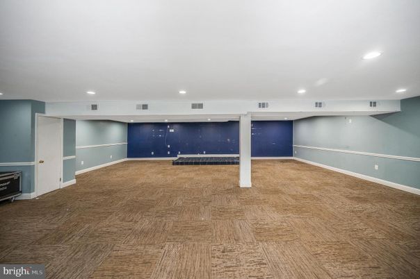 Empty room, Interior, Recessed Lighting