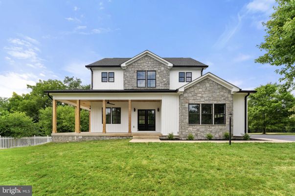 Exterior, Facade, Farmhouse
