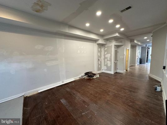 Empty room, Interior, Recessed Lighting, Wood Texture Flooring