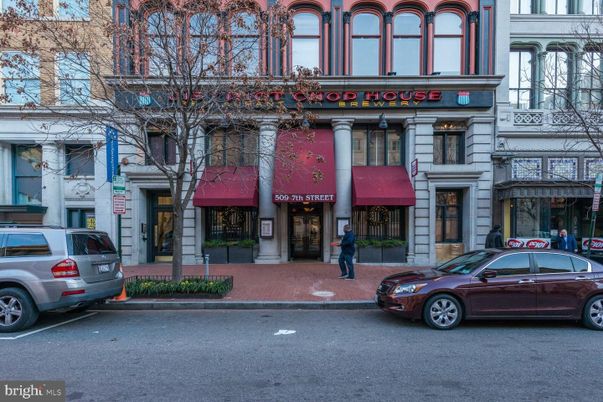 Exterior, Facade, Brownstone
