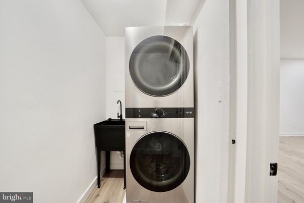 Interior, Utility Closets, Washer, Wood Texture Flooring
