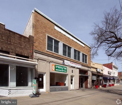 Exterior, Facade, Brick Facade, Highrise
