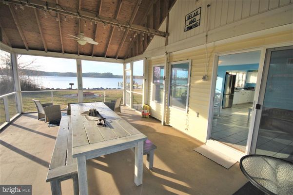 Interior, Sun Room, Water, Wooden Ceilings
