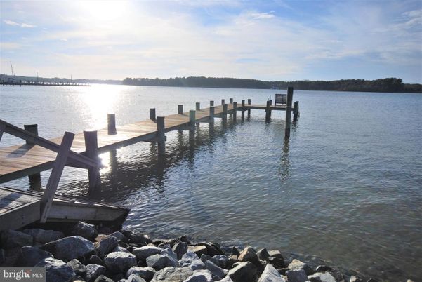 Exterior, Lake