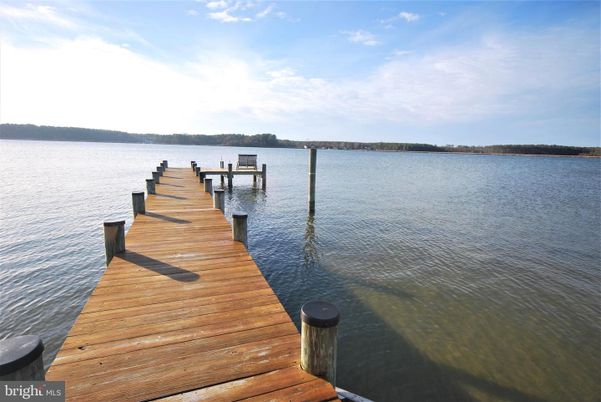 Exterior, Lake