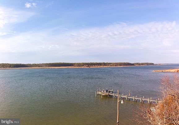 Exterior, Lake