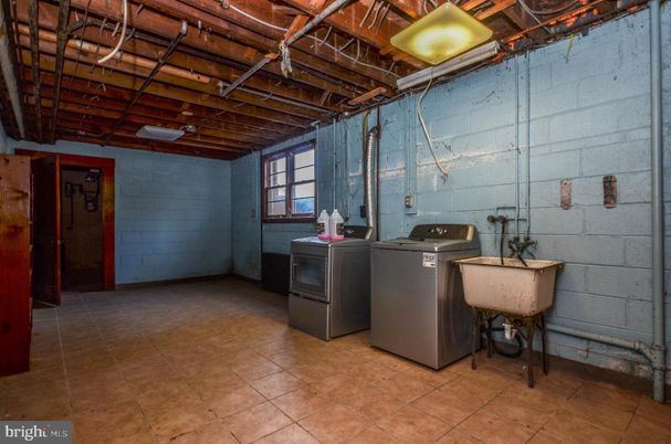 Interior, Stone Walls, Washer, Wooden Beams