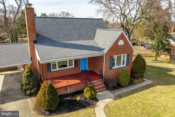 Exterior, Facade, Brick Facade, Cape Cod