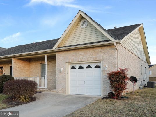 Attached, Exterior, Facade, Brick Facade, Ranch