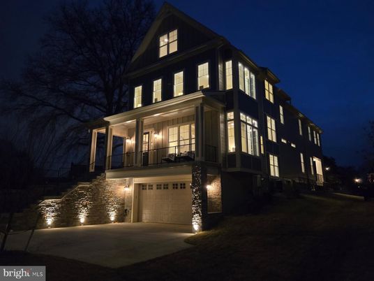 Attached, Exterior, Facade, Farmhouse