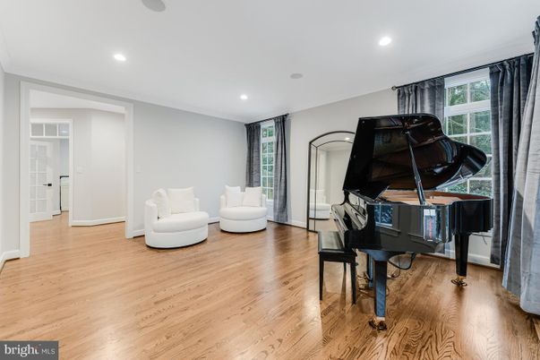 Interior, Piano, Recessed Lighting, Wood Texture Flooring
