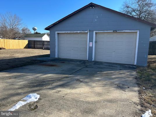 Detached Garage, Exterior