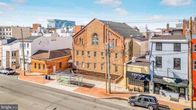 Exterior, Facade, Rowhouse