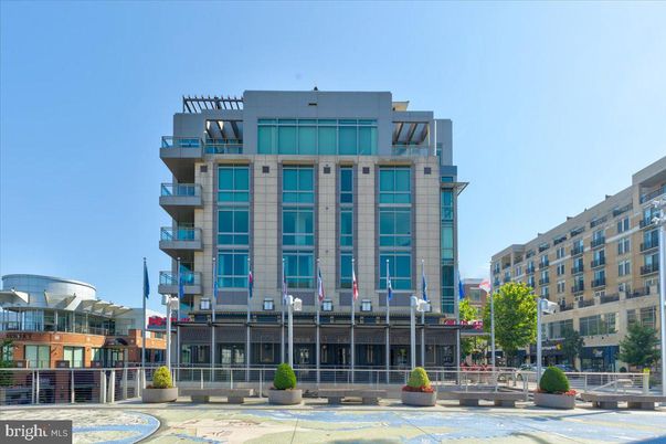 Exterior, Facade, Highrise