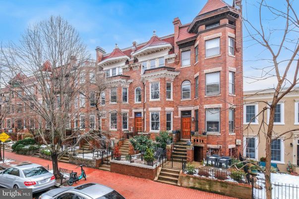 Exterior, Facade, Brick Facade, Rowhouse