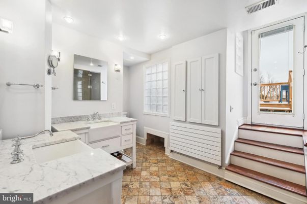 Bathroom, Dual Sink Vanities, Interior, Recessed Lighting