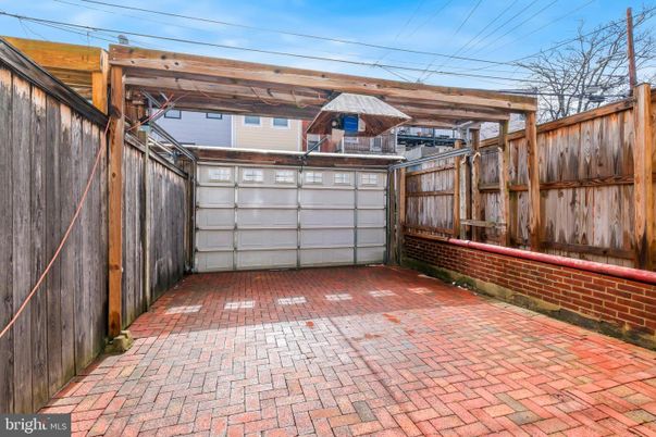 Detached Garage, Exterior
