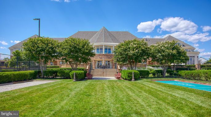Backyard, Exterior, Facade, Brick Facade, French Provincial