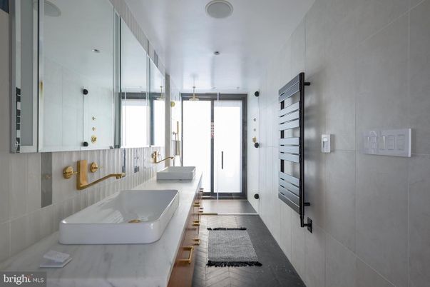 Bathroom, Dual Sink Vanities, Interior