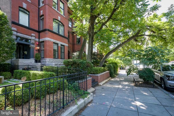 Exterior, Facade, Brick Facade, Rowhouse