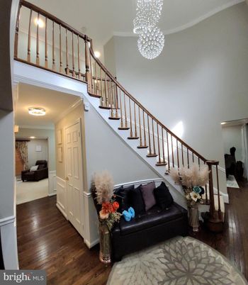 Interior, Pendant Lights, Wood Texture Flooring