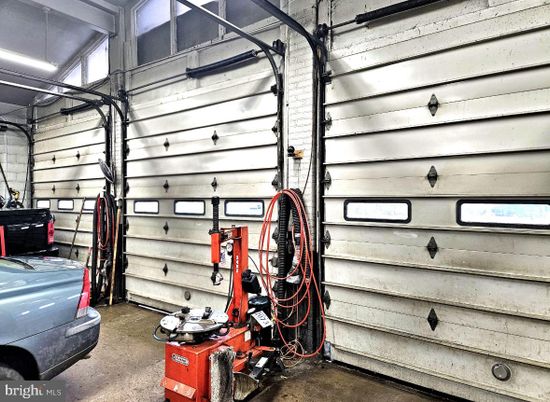 Garage, Interior