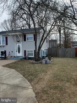 Backyard, Exterior, Facade, Raised Ranch