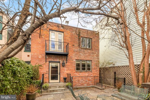 Exterior, Facade, Brick Facade, Rowhouse