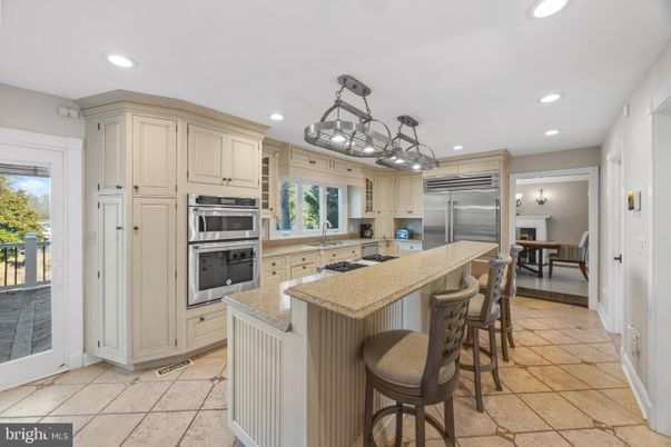 Chandelier, Interior, Kitchen, Recessed Lighting, Stainless Steel Appliances