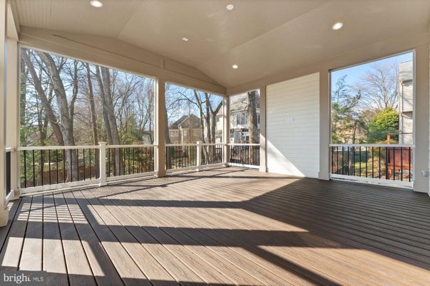 Interior, Recessed Lighting, Sun Room, Wood Texture Flooring