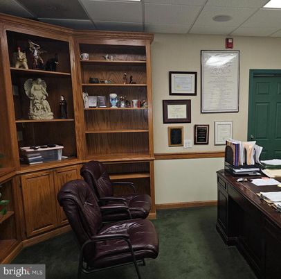 Home Office, Interior