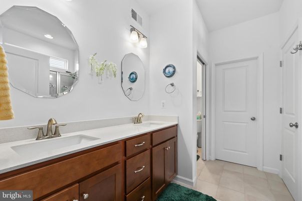 Bathroom, Dual Sink Vanities, Interior, Recessed Lighting