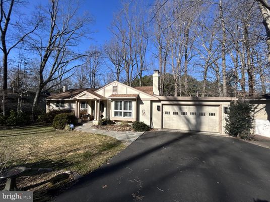 Attached, Exterior, Facade, Ranch
