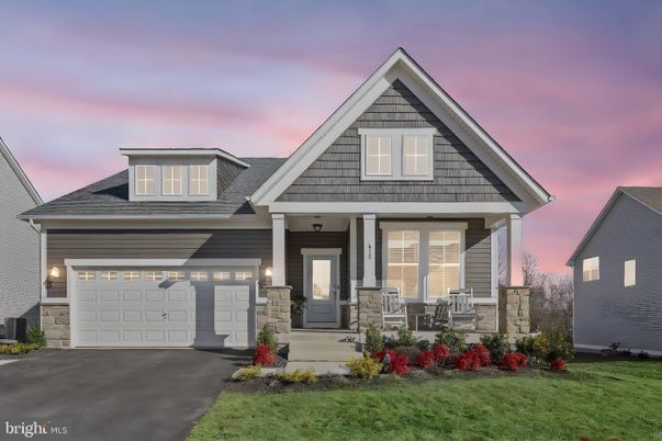 Attached, Exterior, Facade, American Craftsman