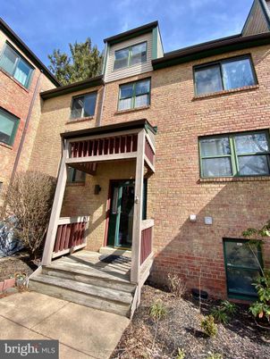 Exterior, Facade, Brick Facade, Rowhouse