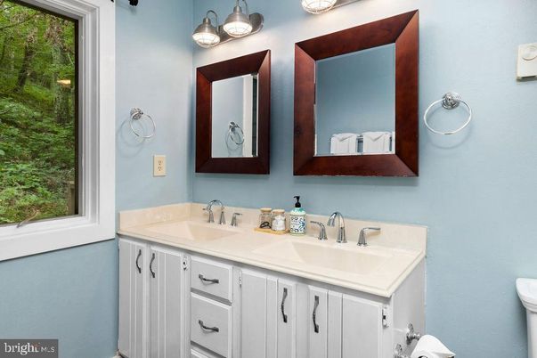 Bathroom, Dual Sink Vanities, Interior